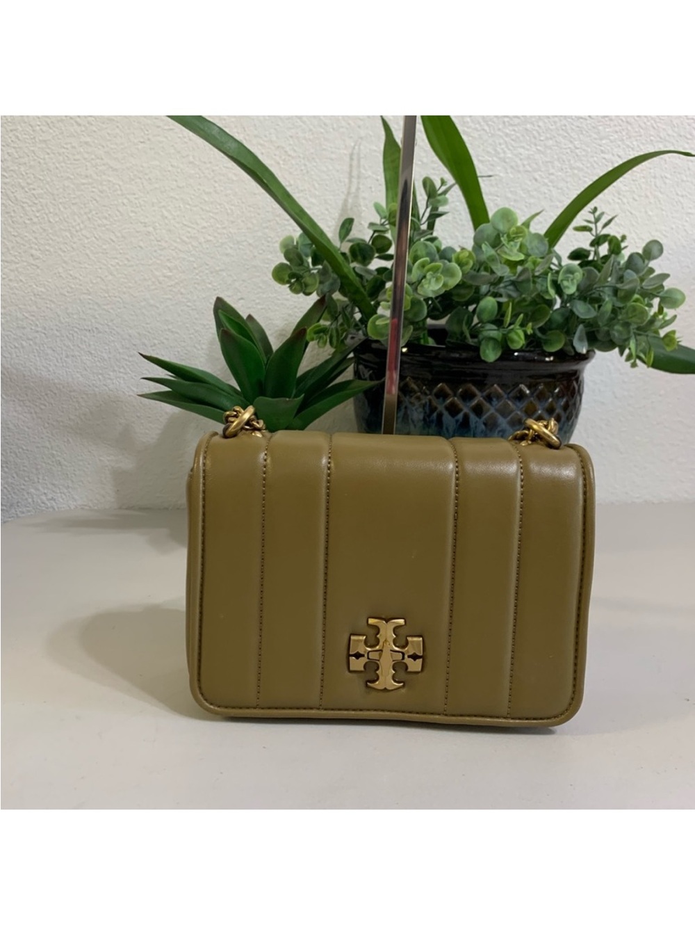 👜💕Tory Burch Olive Green Quilted Leather Shoulder Bag - Picture 3 of 4